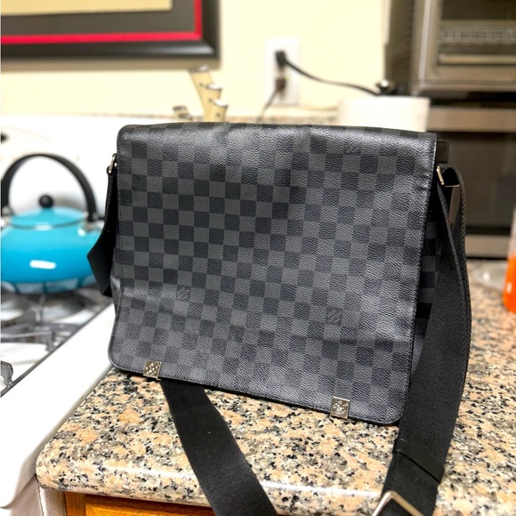 Louis Vuitton District GM Messenger Bag - Picture 1 of 3
